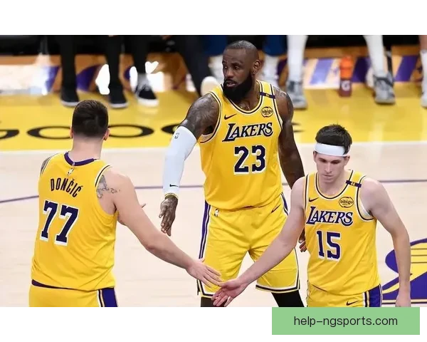 湖人连胜势头强劲詹姆斯关键表现引领球队冲击季后赛