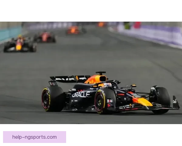 F1赛季激烈角逐持续 红牛车队领跑积分榜 路面挑战和策略成关键