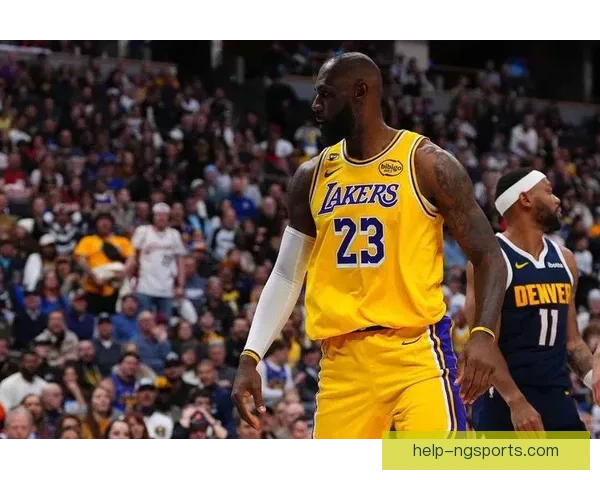 湖人连胜势头强劲詹姆斯率队逆转勇士再创佳绩